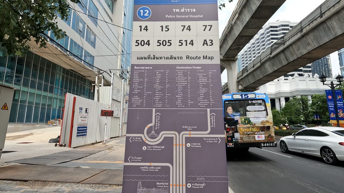 papan jadwal bus di halte