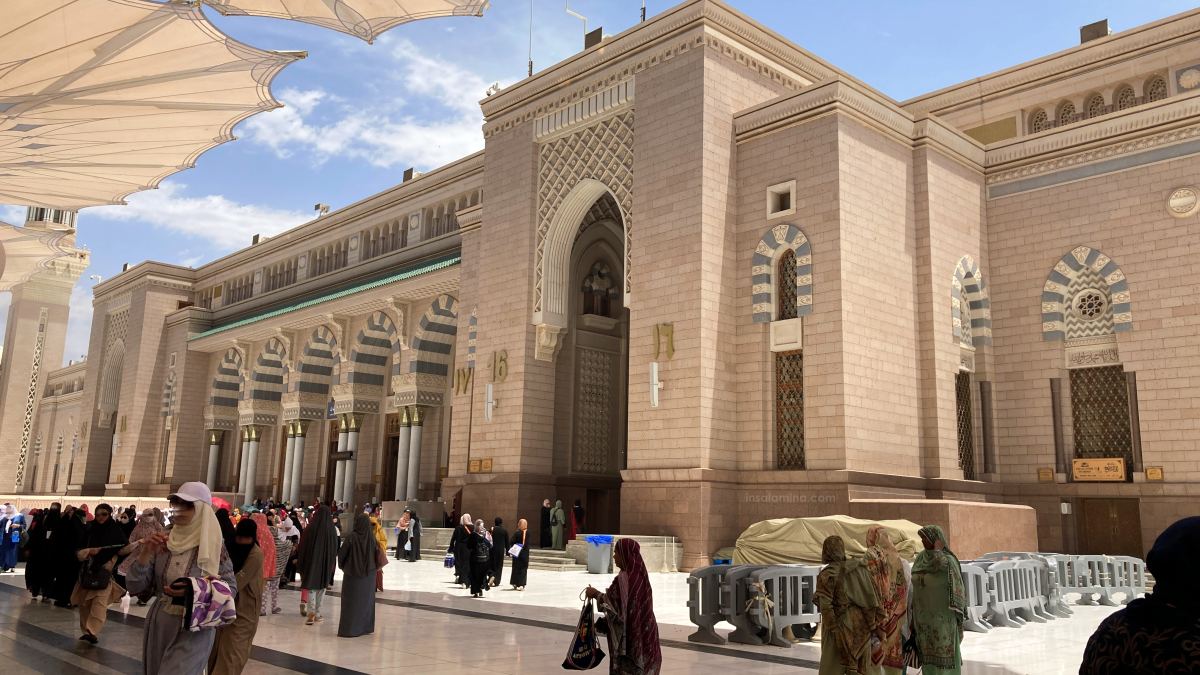 pintu masuk no 16 17 masjid nabawi untuk wanita