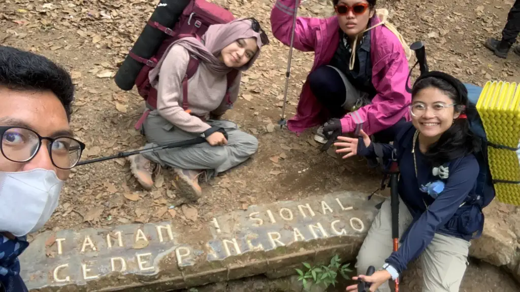 signage taman nasional gede pangrango