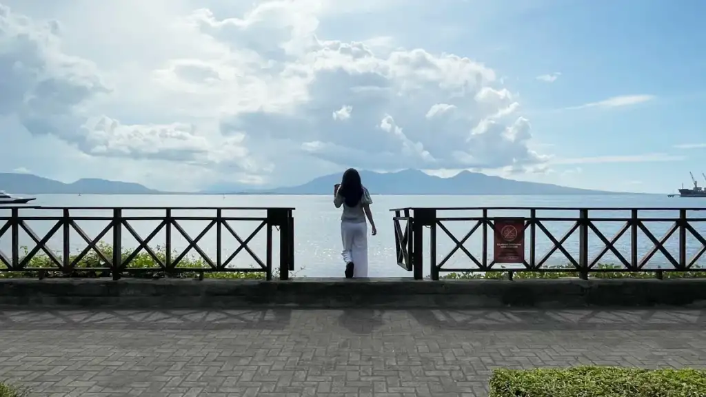 pinggir pantai ketapang dari hotel ketapang indah